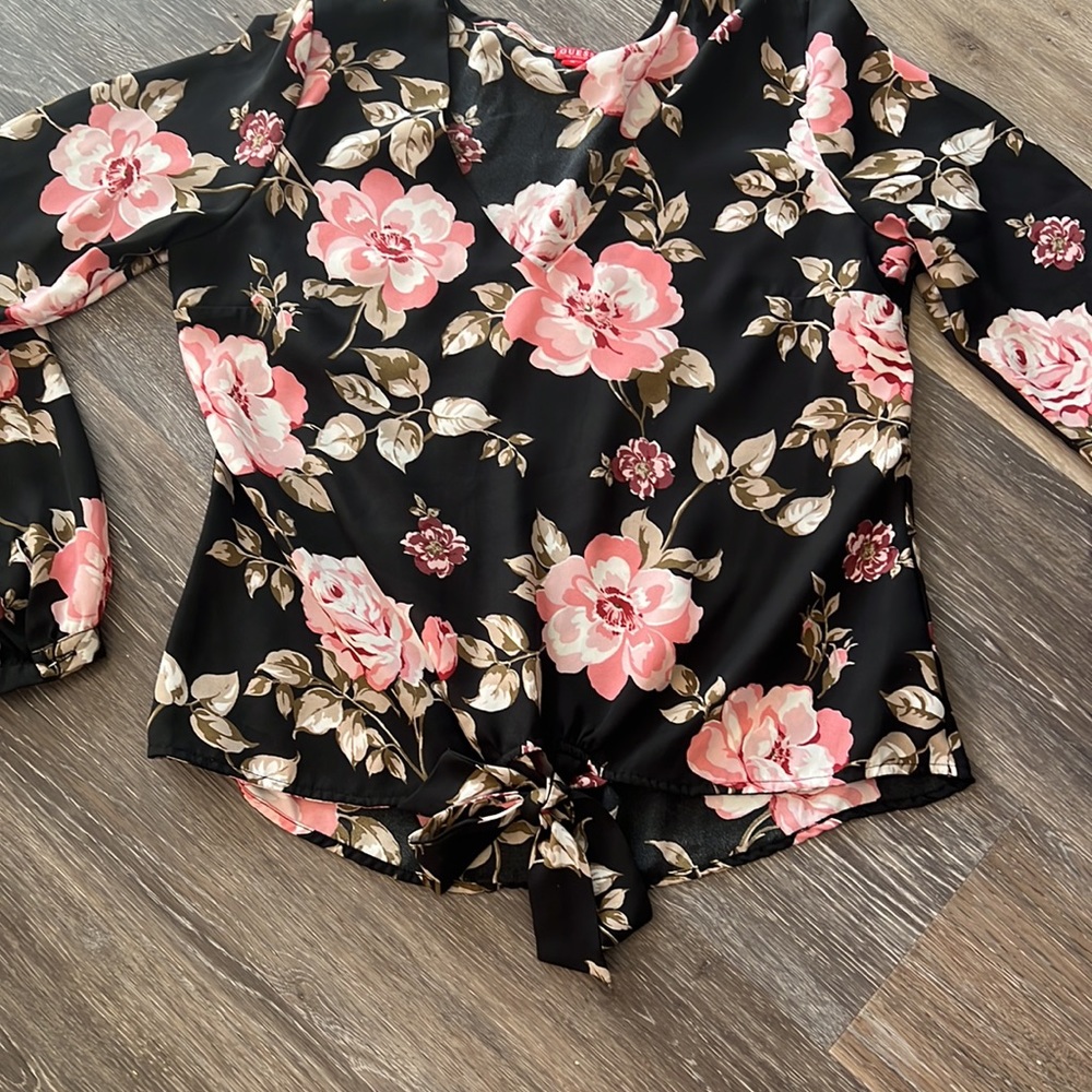 NWOT Guess black pink floral v neck long sleeve tunic top tie bottom detail M - Picture 3 of 9
